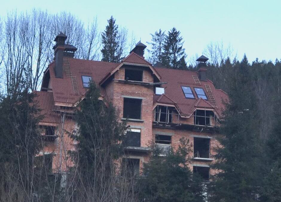 Новий відпочинковий комплекс у серці Карпат уже майже завершений!