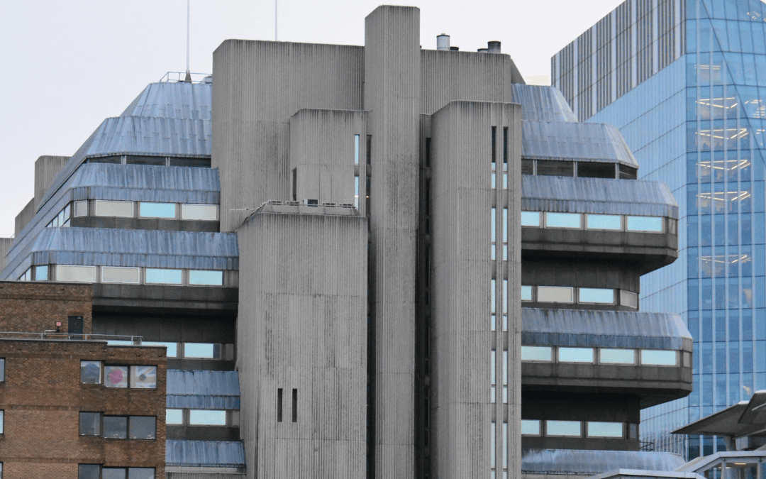 Застосування бетону в архітектурі: як він може створити ефектні та стійкі споруди?